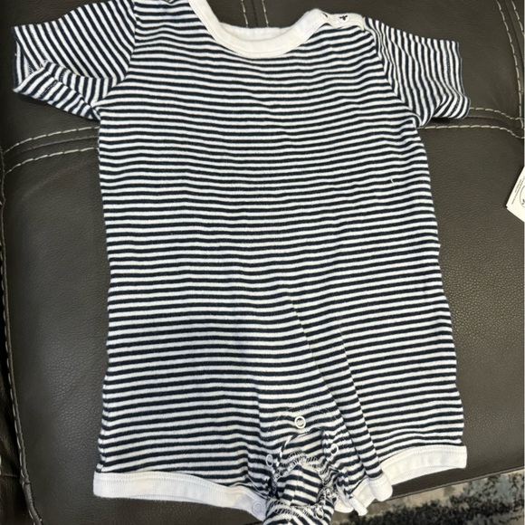 Like New Burt’s Bees 2 piece Romper Set 6-9 Months - Picture 3 of 4